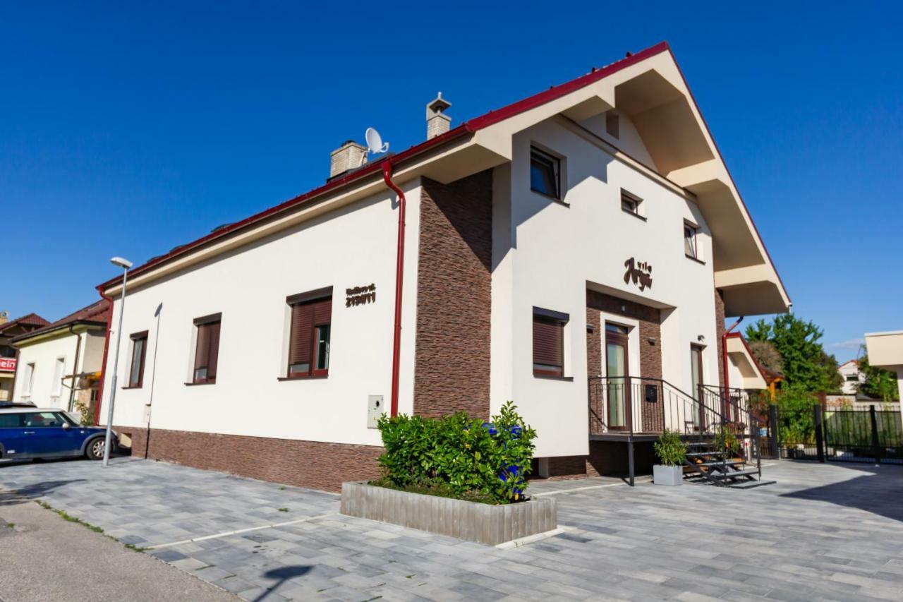 Arya Vila Pöstyén Kültér fotó